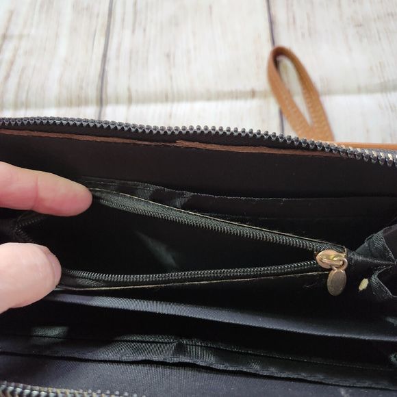 XOXO Wristlet Wallet Zip Vegan Leather Wallet W/ Lots Of Credit Card Slots - Picture 8 of 12